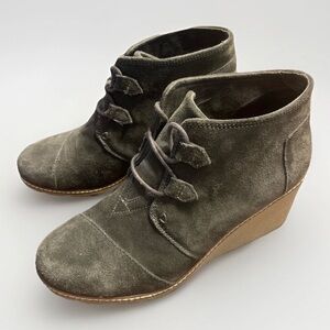 Toms Desert Wedge Booties Olive Suede Size 9